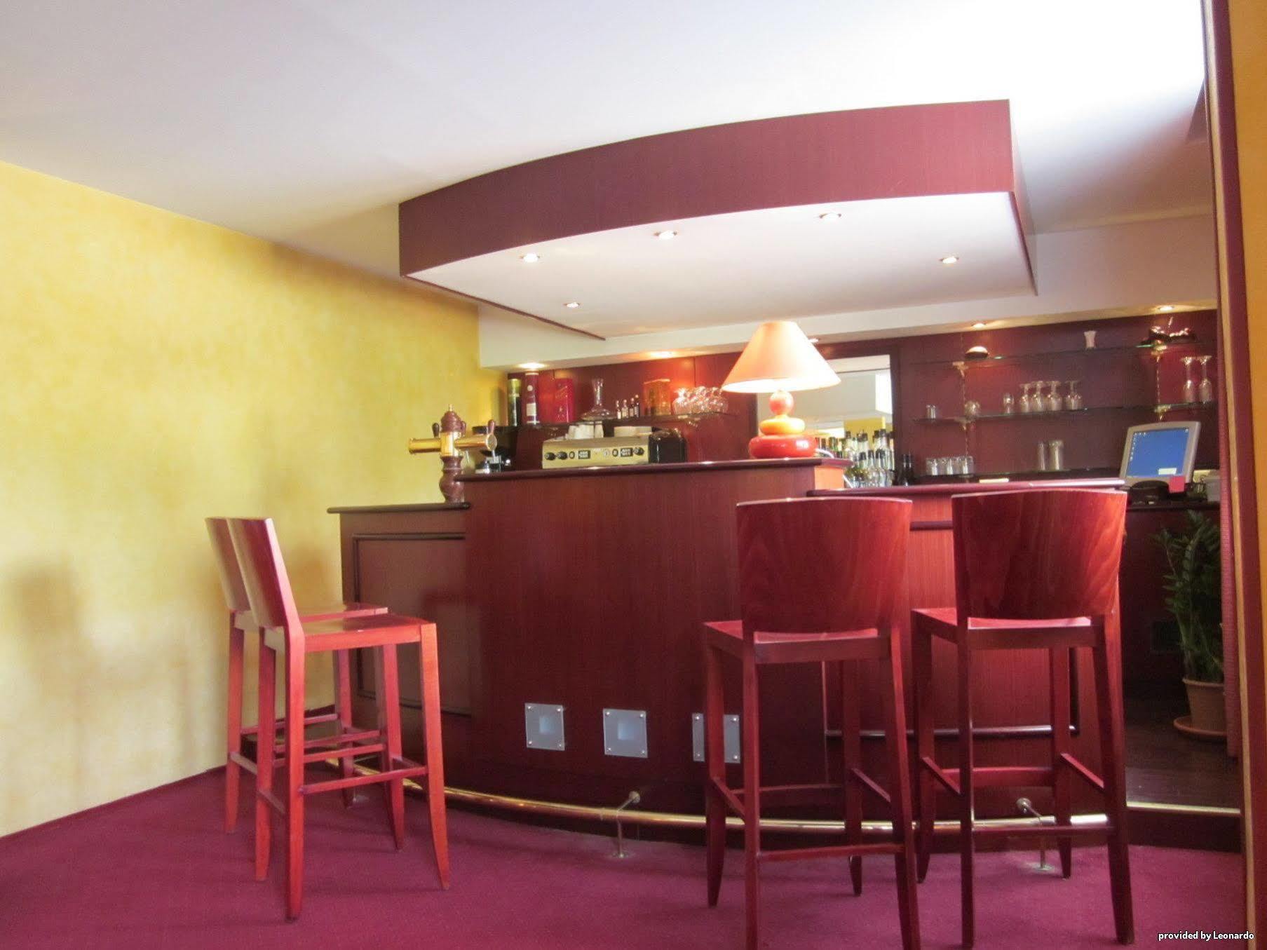 โรงแรมกีริอาด ตูร์ - ฌู เล ตูร์ จู เลส์ ทัวส์ ร้านอาหาร รูปภาพ